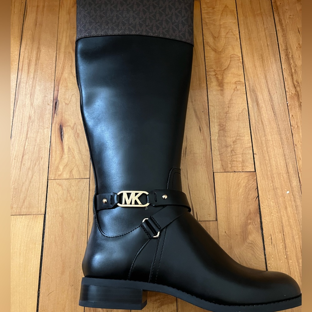 Brand New Michael Kors boots black size 6
